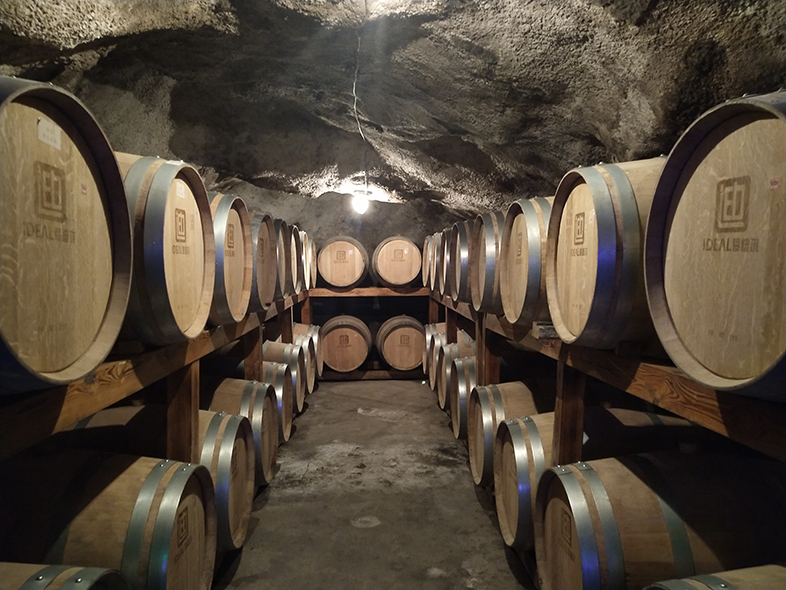 葡萄酒厂家：葡萄酒根据酒的颜色不同怎样进行分类？